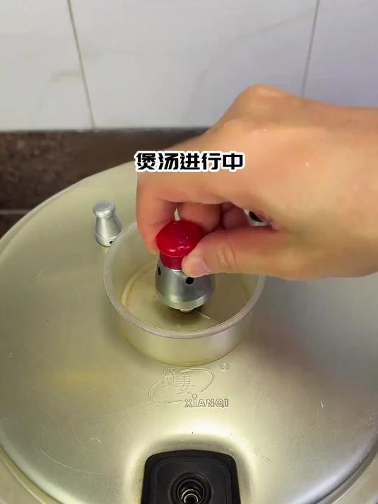 润喉清嗓苦瓜黄豆,煲排骨驱燥又养生
