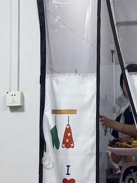 男生送完外卖回家,发现女友已经做好饭菜等自己回来