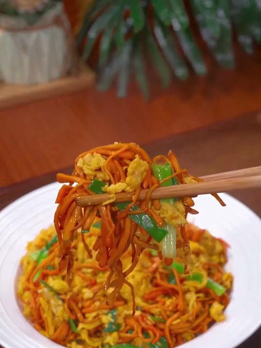 这虫草花干绝了,炖猪蹄都香,软糯中带脆嫩