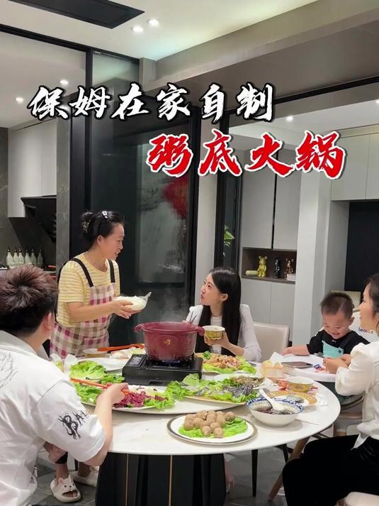 今天阿姨在家 一比一复刻了一道广东美食粥底火锅 真的太美味了