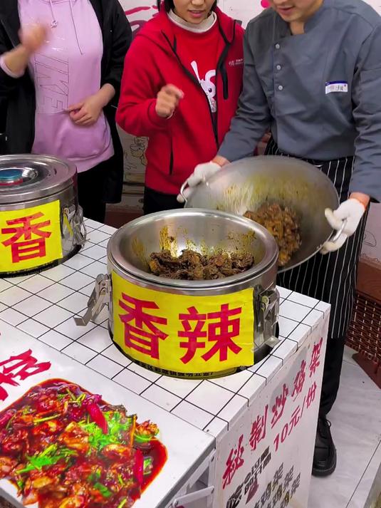 特色炒鸡架,香辣酱香两个口味,8米一大份,喝酒下菜~