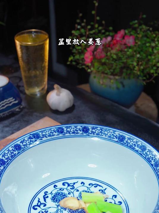 杭州一家饭店硬是把这鲫鱼做成了桌桌必点的招牌菜1