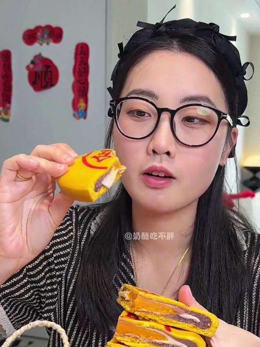 黄金万两月饼:咸甜交织,越吃越上头