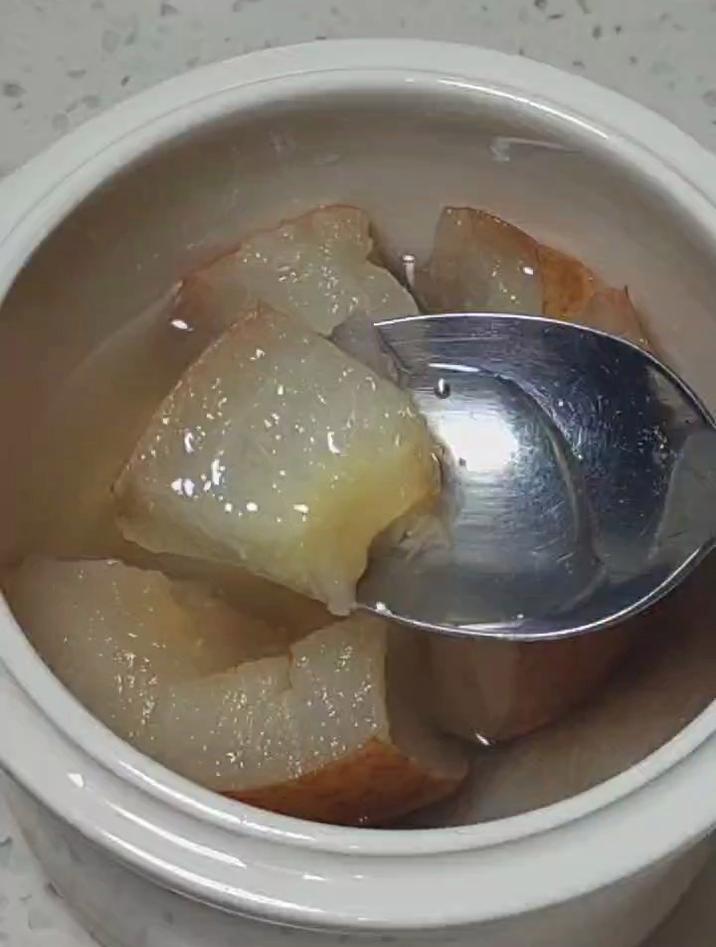 冰糖炖雪梨怎么做,一招教会你