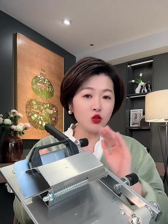 这个多功能切片机,切肉省时省力,轻松斩切,还坚固耐用
