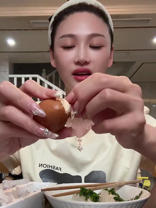 必尝!麻酱鸡蛋,蛋白 Q 弹蛋黄流沙,浓郁麻酱香超上头