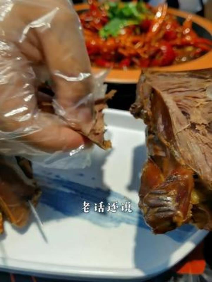 夜猫子烧烤,情况有点不对啊