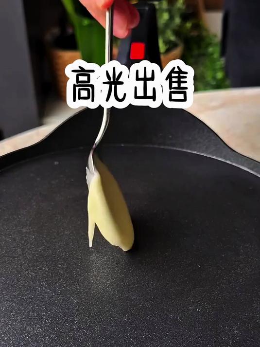 我给陆子谦买的那枚卡地亚求婚戒,挂在他闲鱼主页