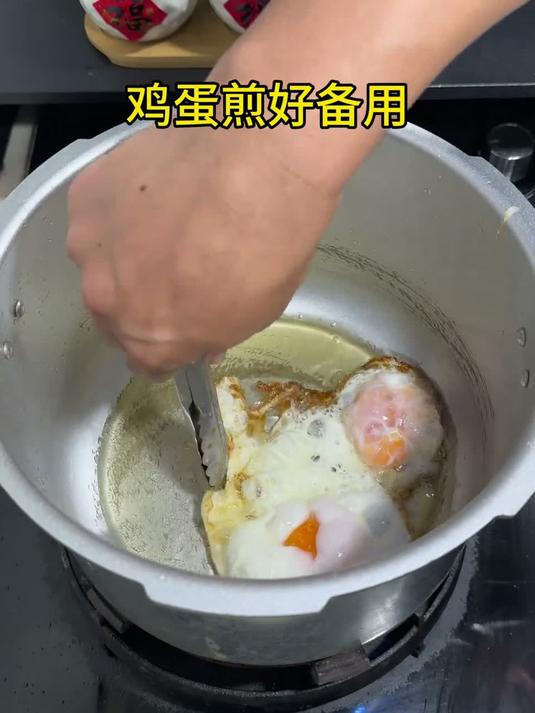 好喝的鲫鱼豆腐汤，汤白味美，大人小孩都爱喝