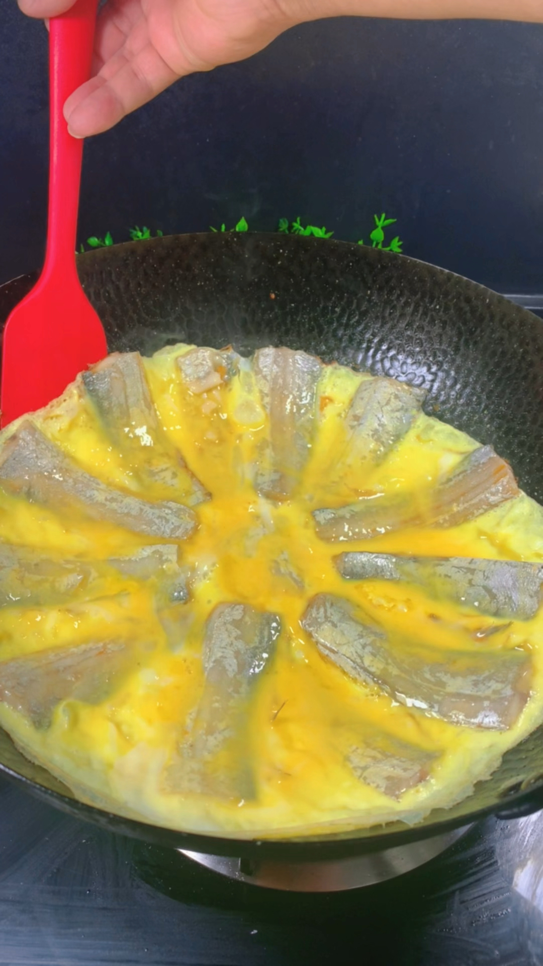 鸡蛋抱带鱼请大家品尝!