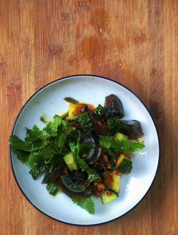 凉拌松花蛋的家常做法