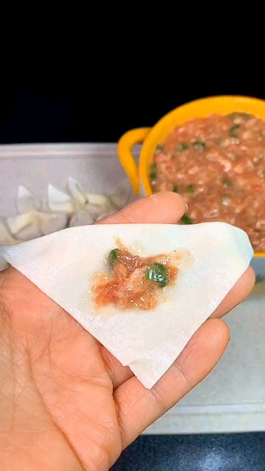 好多粉丝发私信问我小金鱼馄饨是怎么包的,其实方法特别简单