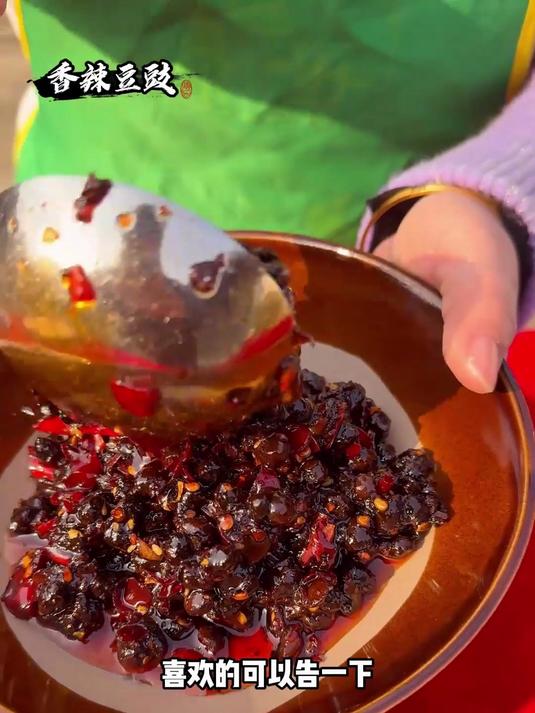 夹发面饼香！咸辣豆豉夹饼，家常小食超解馋