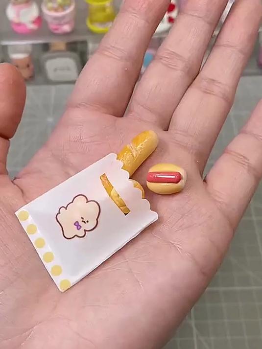 不用的口罩袋改造手提袋啦，用来装面包不错