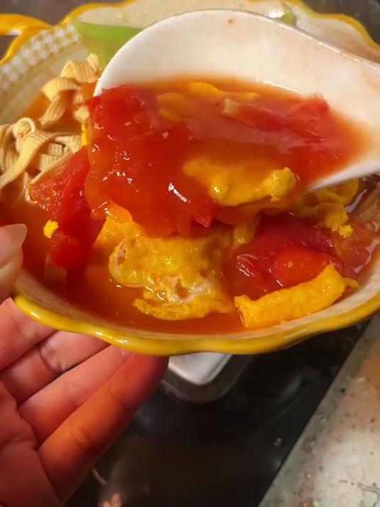 减脂期晚餐低卡汤，番茄豆皮汤好喝不踩雷