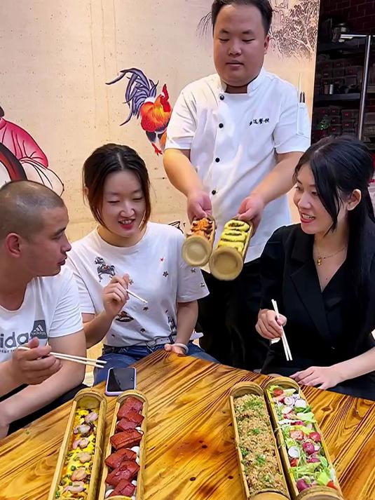 我们家的特色竹筒菜,种类丰富,小店不大全是回头客,好吃不贵~