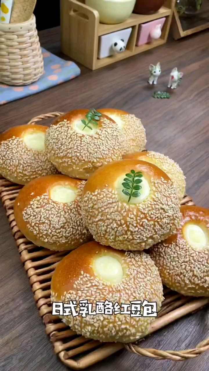 百吃不厌日式红豆乳酪包 超级好吃～推荐你们都试试～
