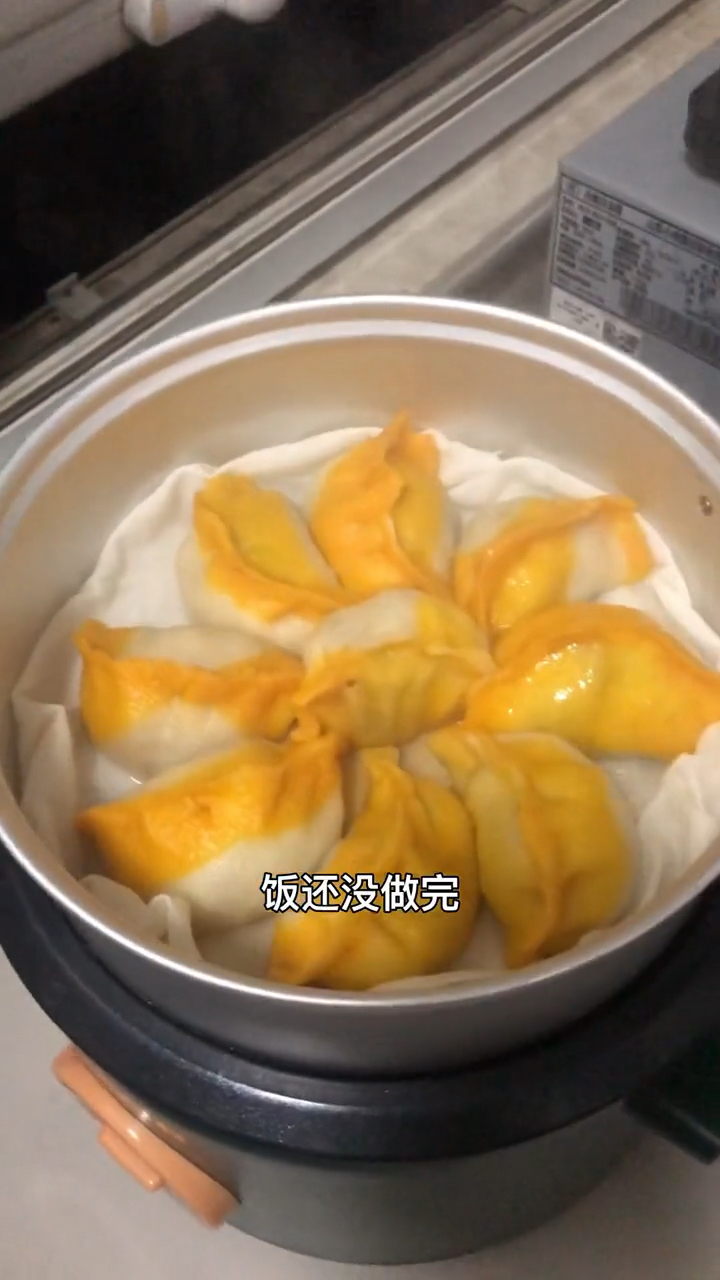 今天休班,做个费事儿的饭,金饺子。