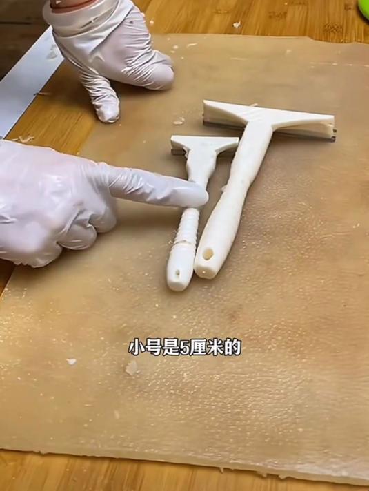 谁想吃都是猪味又油腻腻的猪皮冻?主要原因就是那层油没去干净