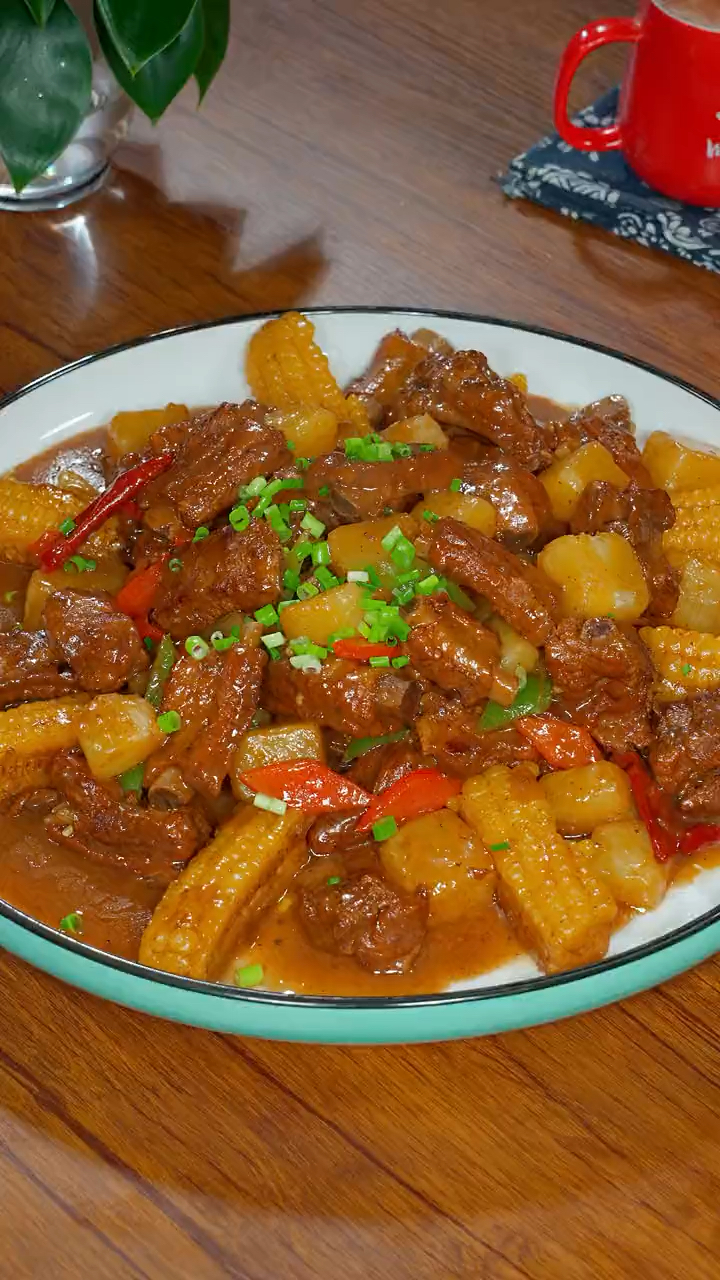 红烧排骨 加土豆和玉米 真是绝配