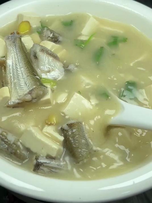 在家你用这个方法试一试做的鱼汤 汤白鱼鲜 简单的很