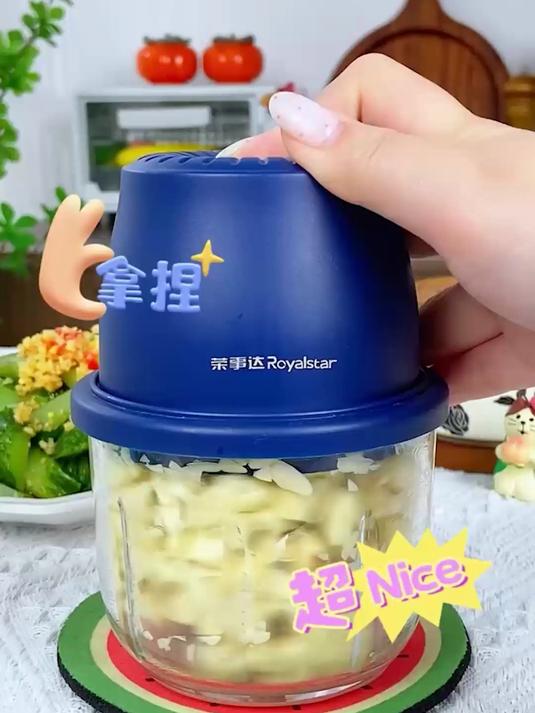 便携式多功能绞肉机,碎蒜绞肉做辅食样样行,便携式使用超灵活#绞肉机##多功能绞肉机##厨房
