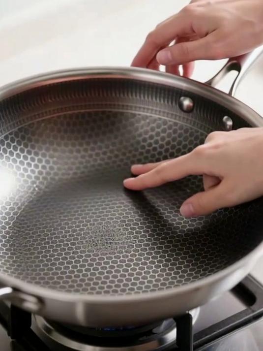 康巴赫纯钛炒锅无涂层不粘锅钛蜂窝钛锅32cm