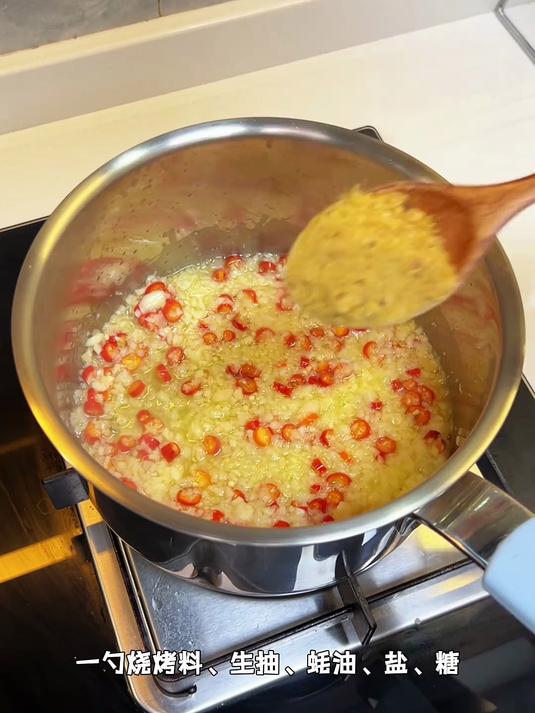 今日菜单 -锡纸小海鲜 -烤串拼盘 -芝士焗生蚝 -柠檬茶