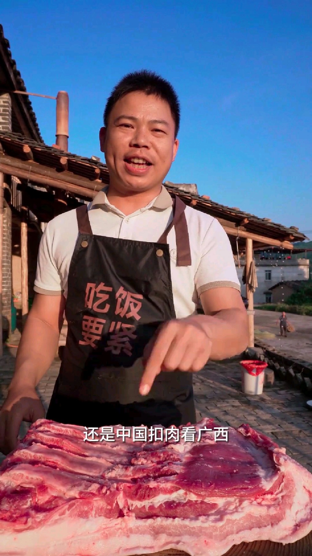 香喷喷的广西酸梅扣肉。这碗扣肉除了是美食,也是一种思念