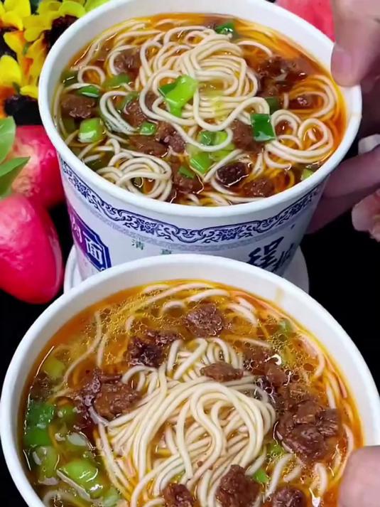 正宗清真桶装兰州拉面!配料超足,吃一次就爱上