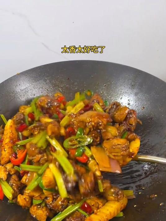 火辣下饭的爆炒干锅鸡
