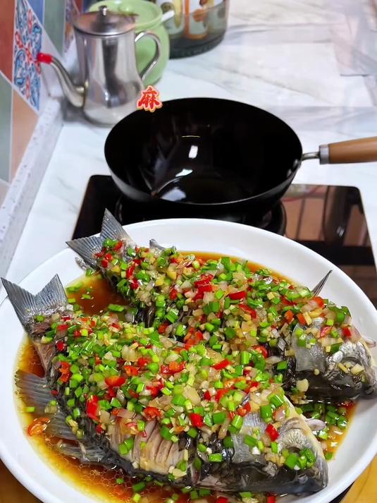 鲫鱼不要总是做汤了，试试这个凉拌鲫鱼