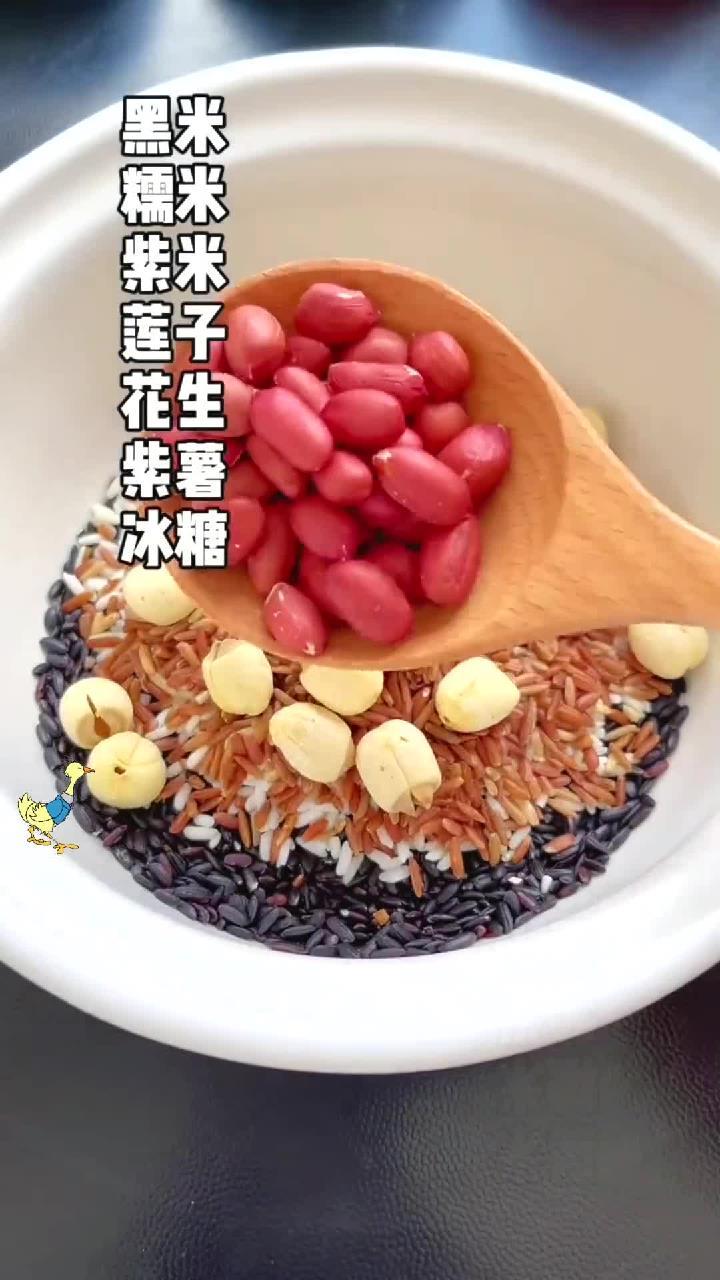 紫薯黑米粥这样做,暖心又暖胃……