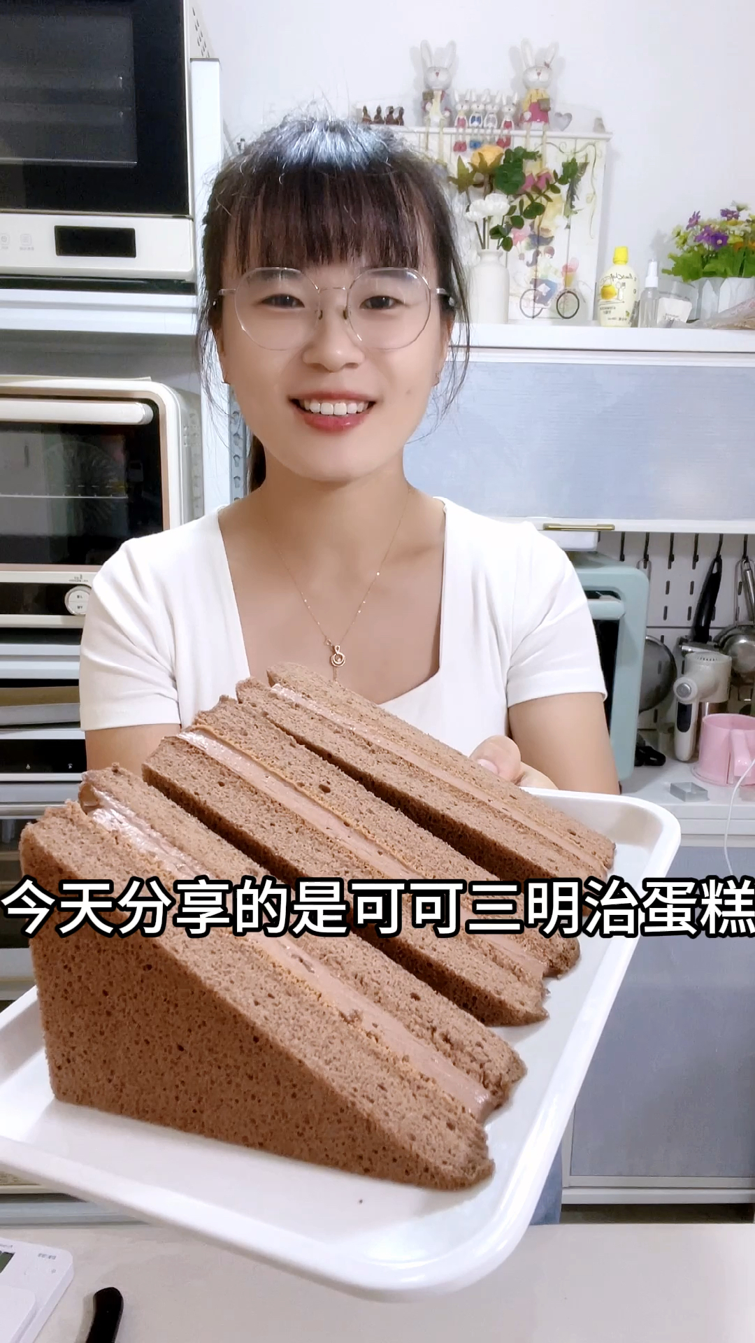 蛋糕卷还是开裂掉皮的姐妹试一下三明治蛋糕,做法简单一次就可以成功