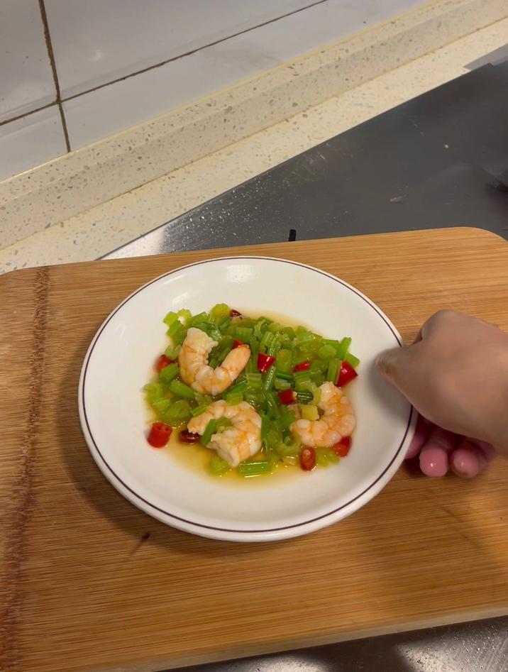 虾仁芹菜怎么炒