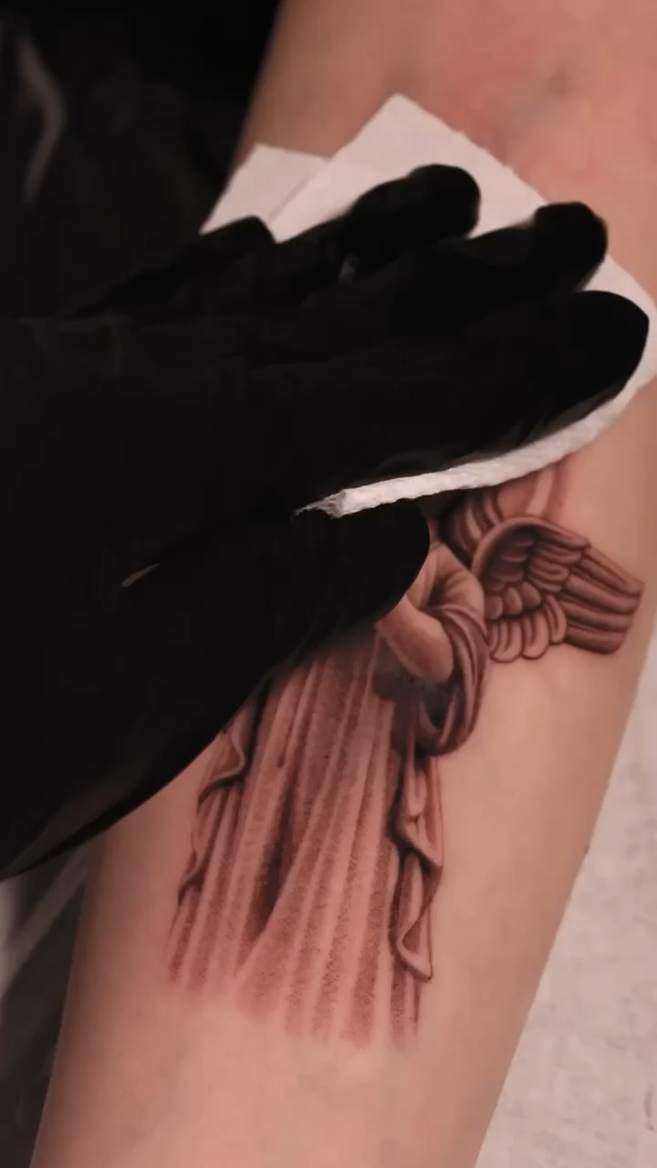 北京纹身/男生手臂写实天使纹身