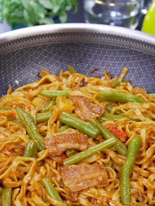 豆角焖面详细做法 你也给家人也试试吧 豆角焖面 面条!