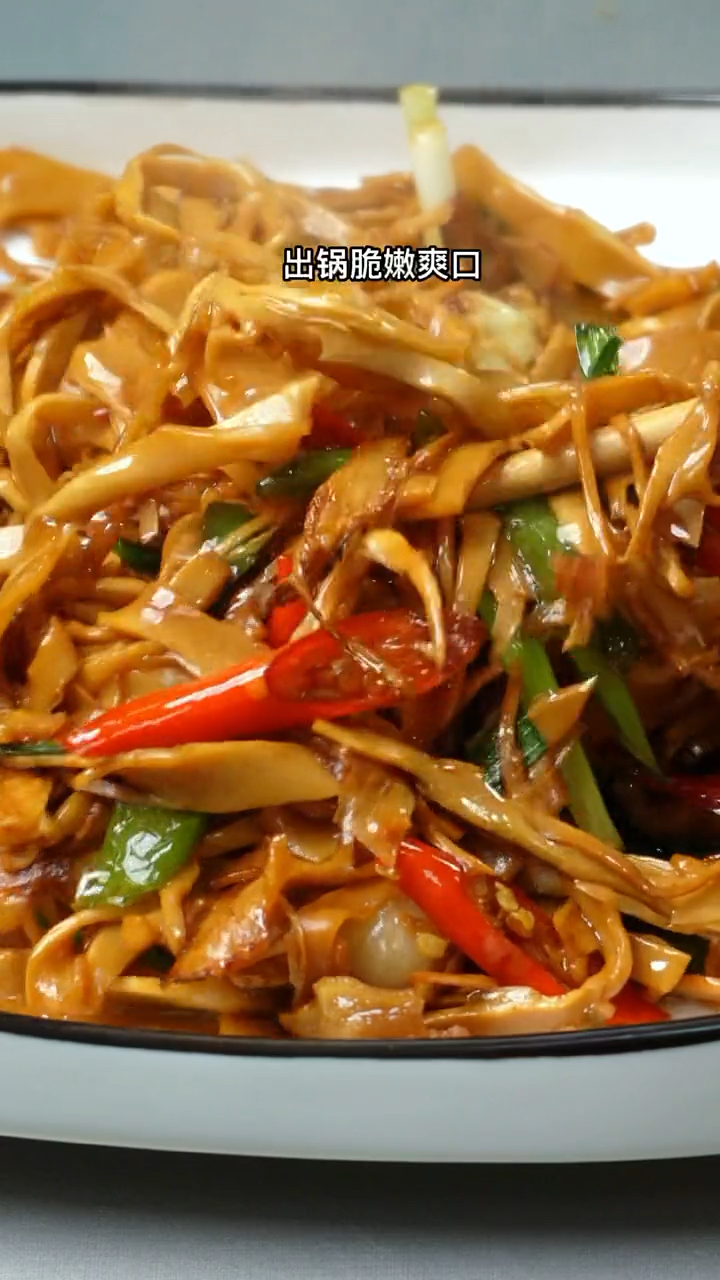 香辣脆爽的小炒糯米笋,超级好吃下饭,三碗米饭不够吃
