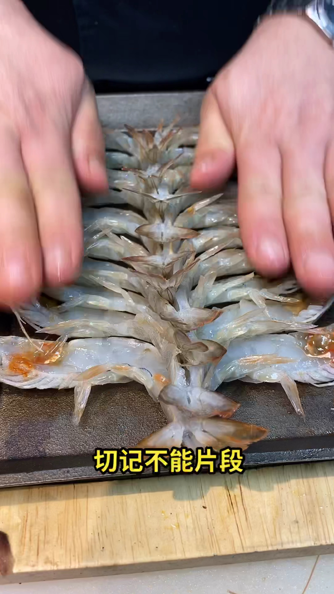 烧烤店铁板开背虾