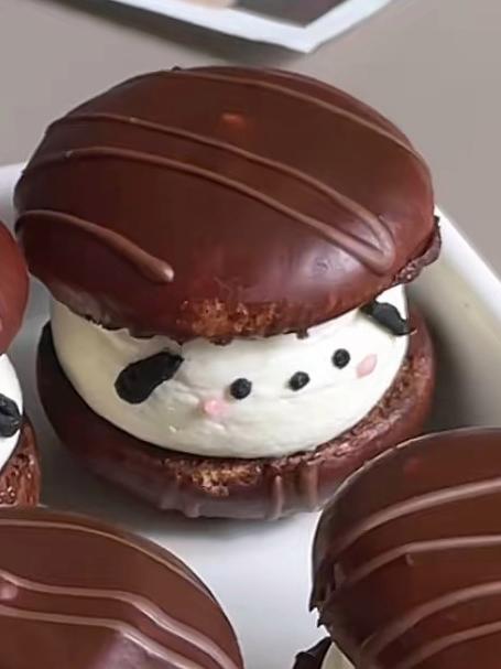 恰怕狗脆皮巧克力 夹心蛋糕超可爱超好吃谁懂一口下去的满足感啊