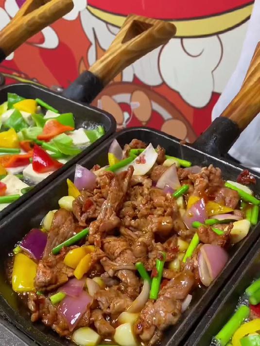 经典铁板菜,比炒菜好吃,比烧烤有味。不用大厨也能做出来