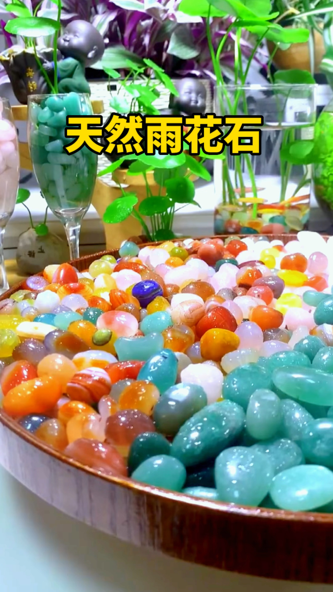 雨花石晶莹剔透,无论是家里鱼缸造景,还是花盆铺面,都是非常不错的选择