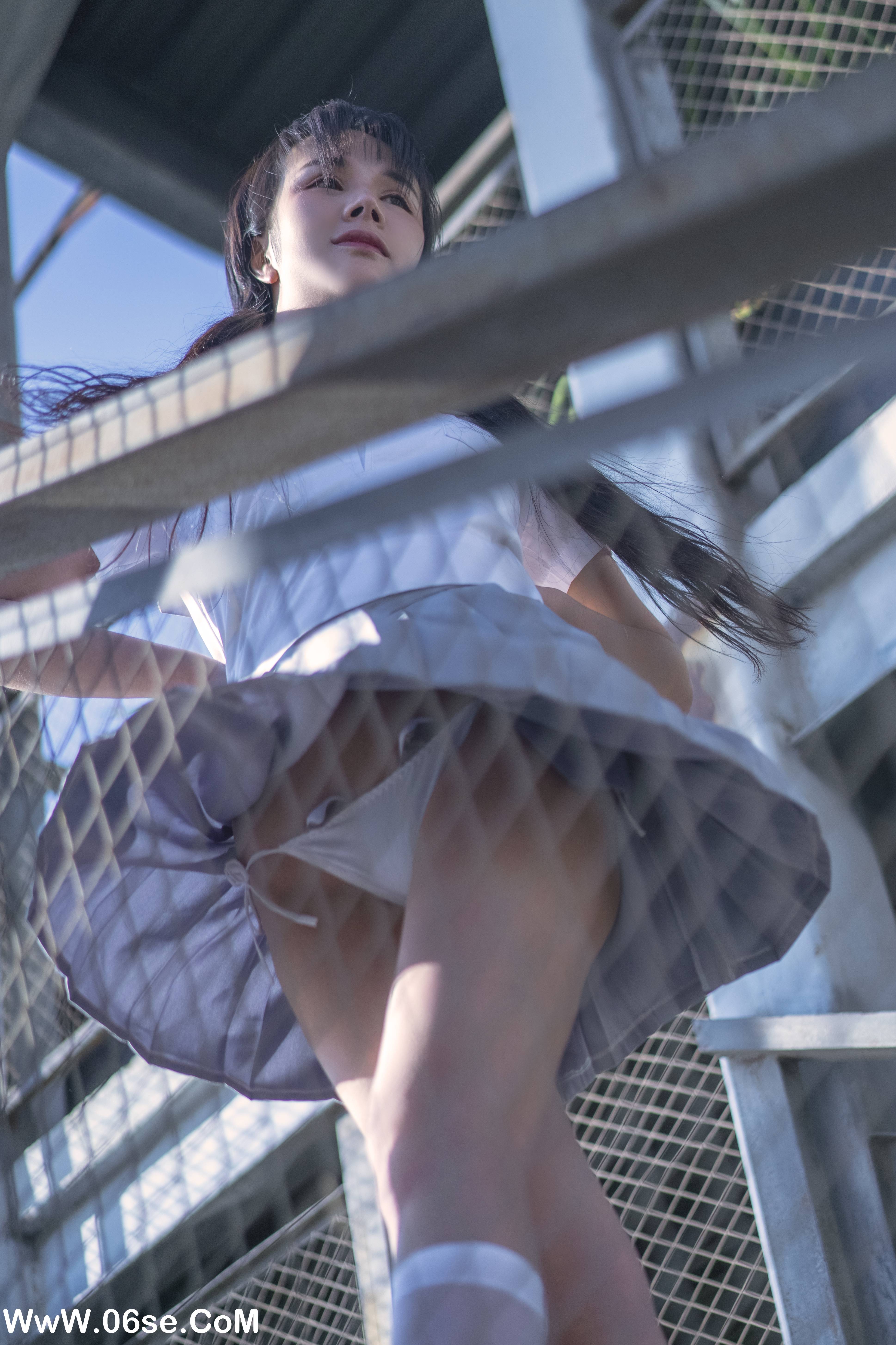 小何同学 – 028 阿涵天台 [9P+1V127M]-六色网