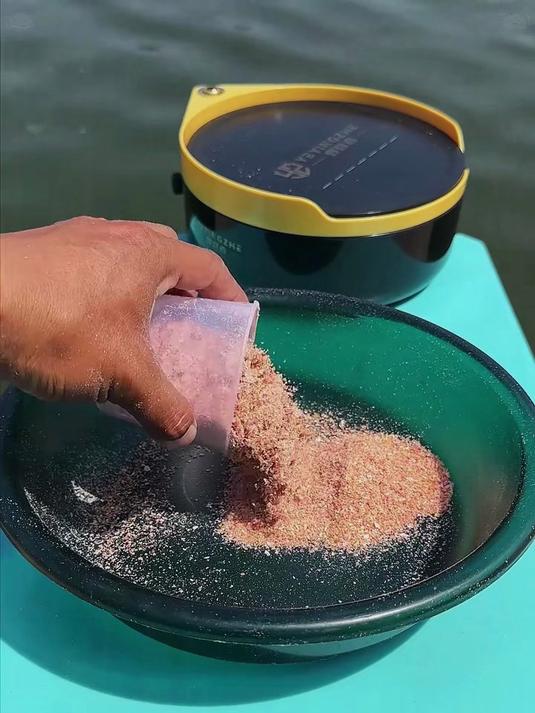 拉饵钓鱼饵料主攻鲫鱼,可搓可拉附钩好,野钓台钓上钩率高