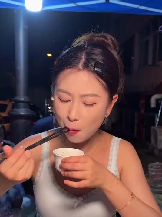 小巷弄里的苍蝇馆子，掌厨的竟然是特级大厨？#美食推荐#