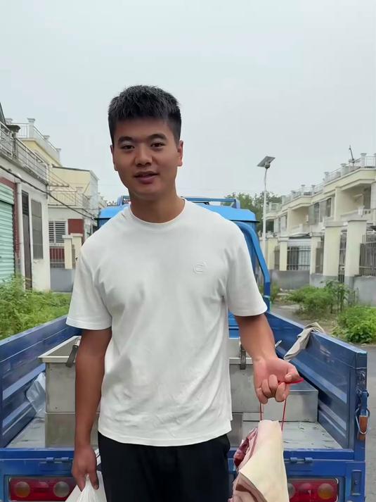 130块钱买了一块五花肉,做成粉蒸肉去卖,看看能挣多少钱!