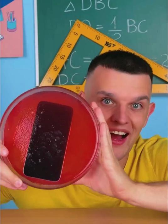 手机掉到果冻里怎么办