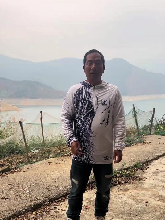 回到万峰湖钓鱼了