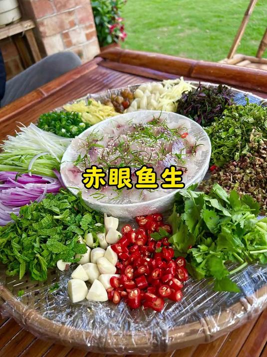 今天教老婆做一个广西非遗美食鱼生!