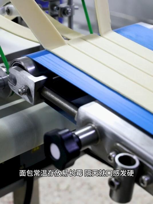 面包常温存放易长霉,隔天就口感发硬